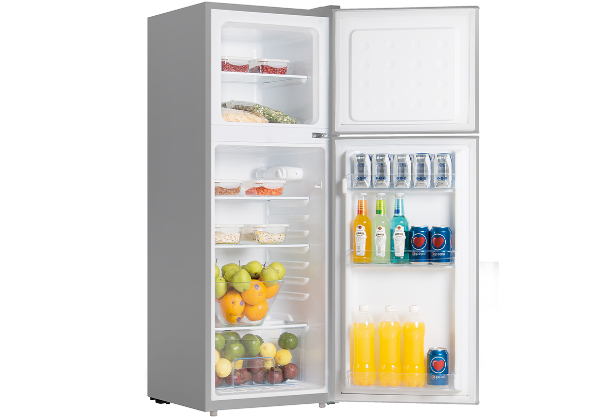 Απεικονίζεται το ψυγείο Morris T72132ETD ανοιχτό.